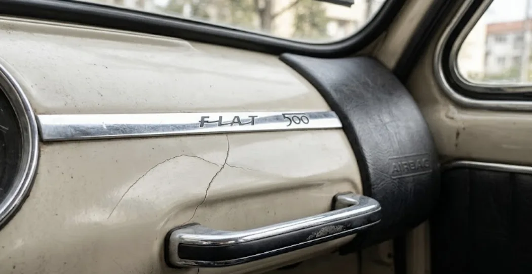Airbag Fiat 500 : tableau de bord fissuré et voyant